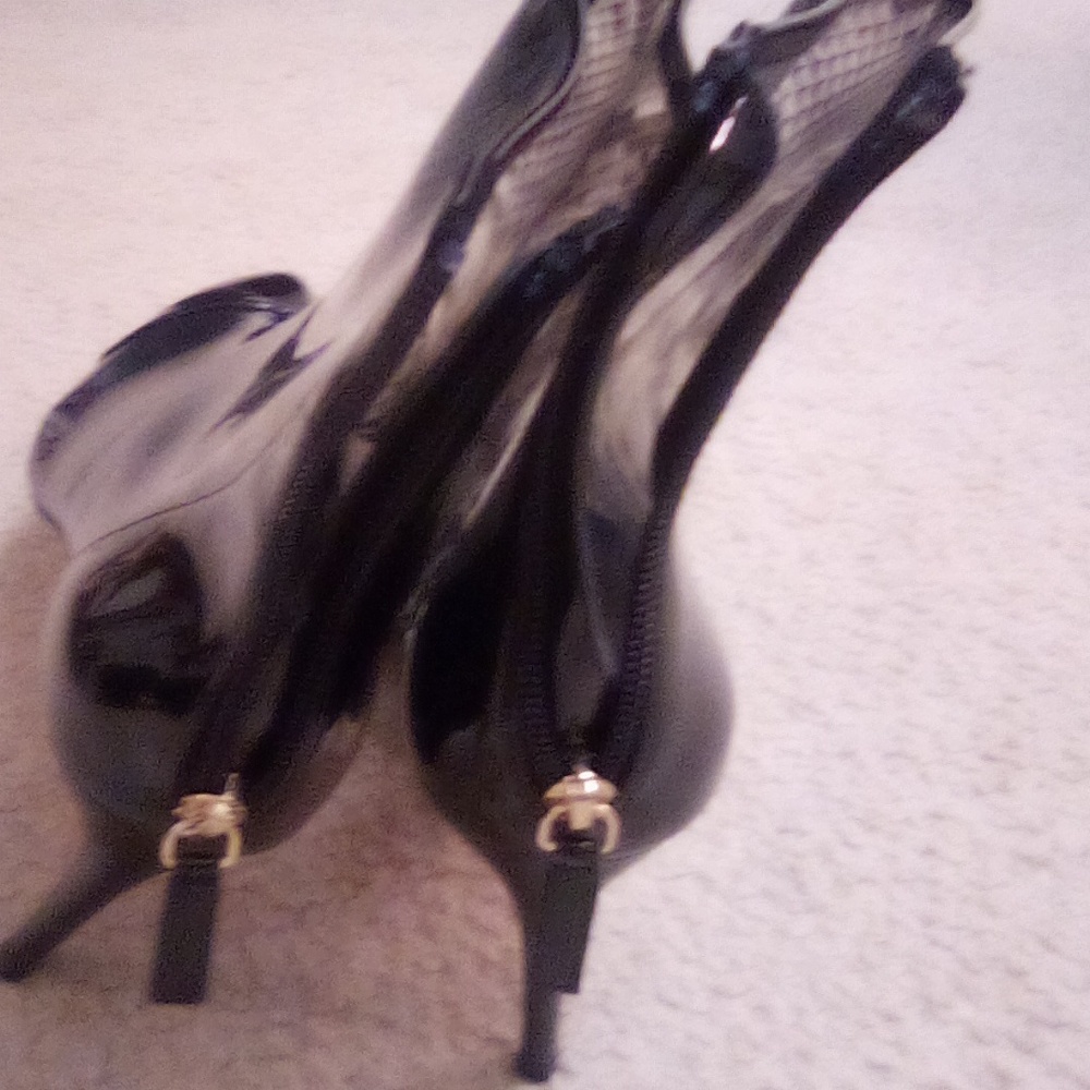 BOOTIES - Picture 3 of 4